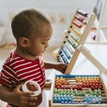 Tablica manipulacyjna - oryginalna zabawka dla dzieci