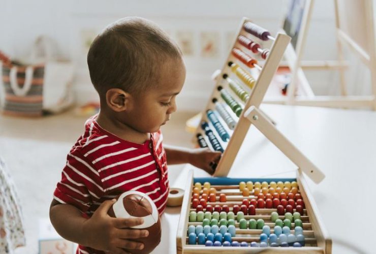 Tablica manipulacyjna - oryginalna zabawka dla dzieci