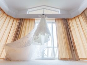 Wybór sukni ślubnej w salonie